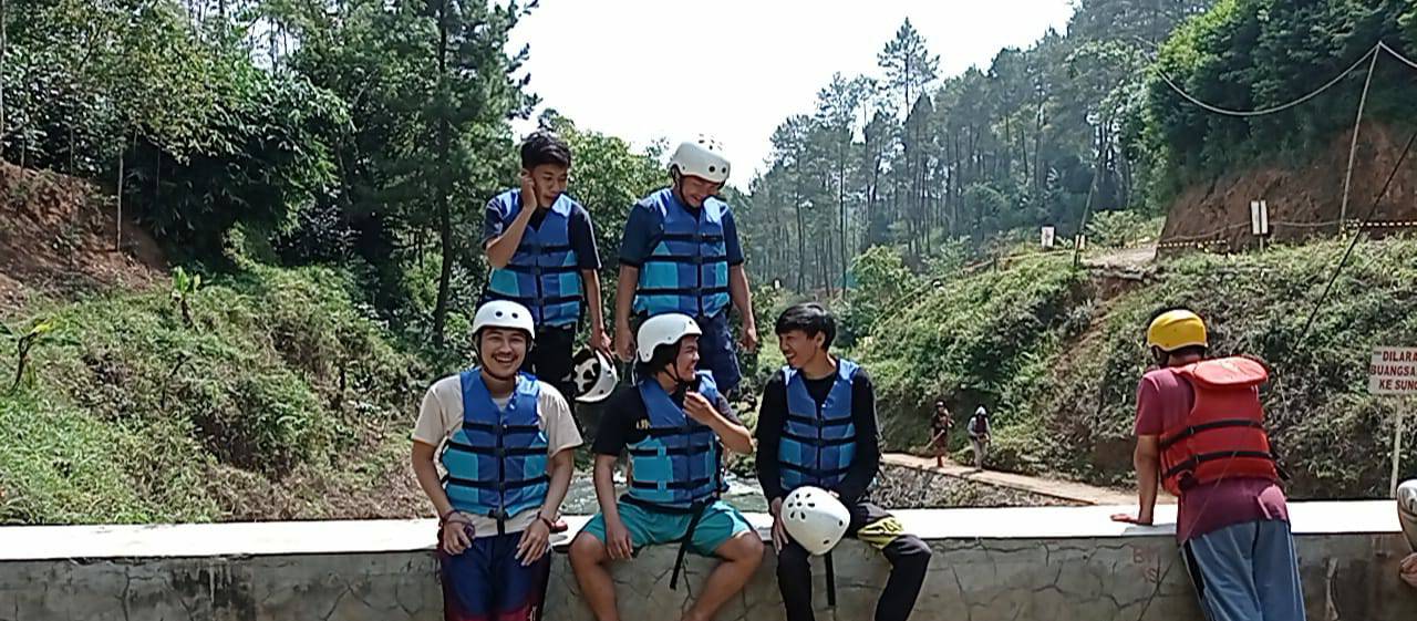 Menikmati Arus Sungai Arung Jeram di Pangalengan Bandung